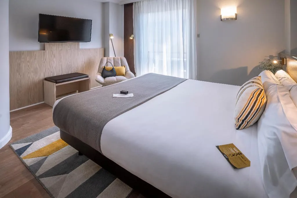 Double or Twin DELUXE WITH BALCONY Room, Serhs Rivoli Rambla, Barcelona