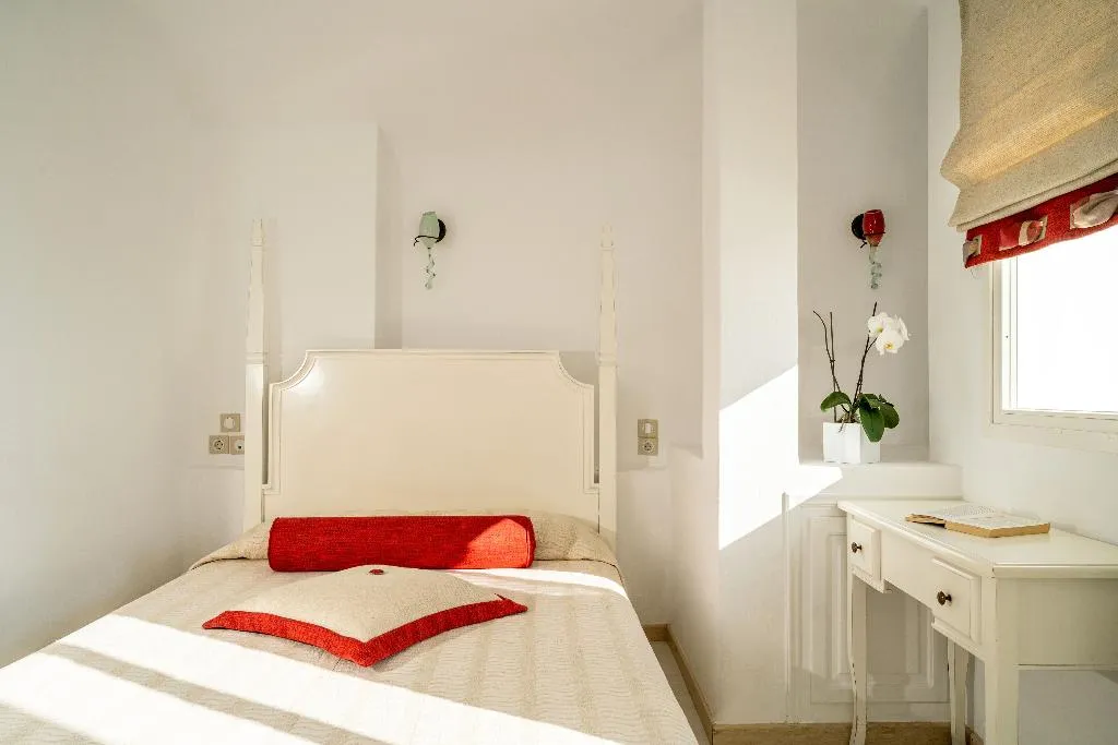 Room, Delfini Villas, Santorini