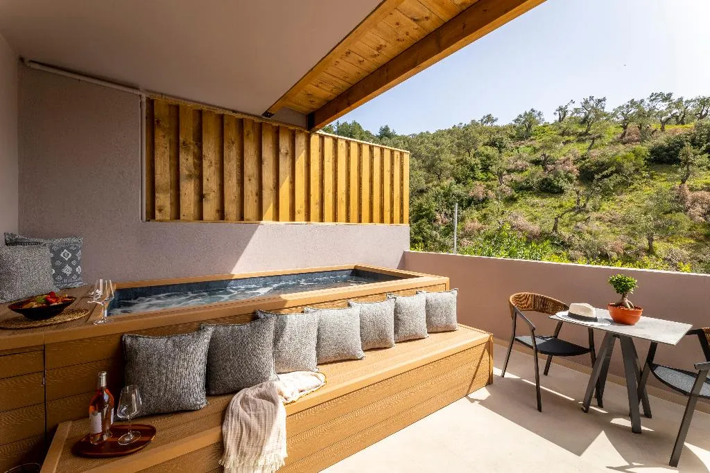 SUITE MOUNTAIN VIEW Room, Avaton Suites & Villas, Skiathos
