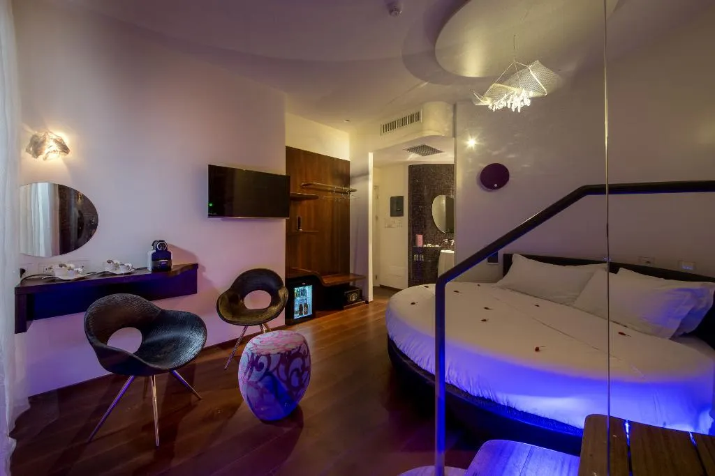 DOUBLE DELUXE SUPERIOR Room, SuiteSistina For Brave Lovers, Rome