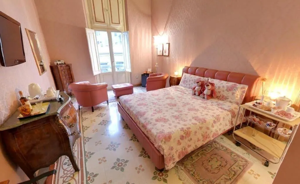 Room, Cavour 10, Florence