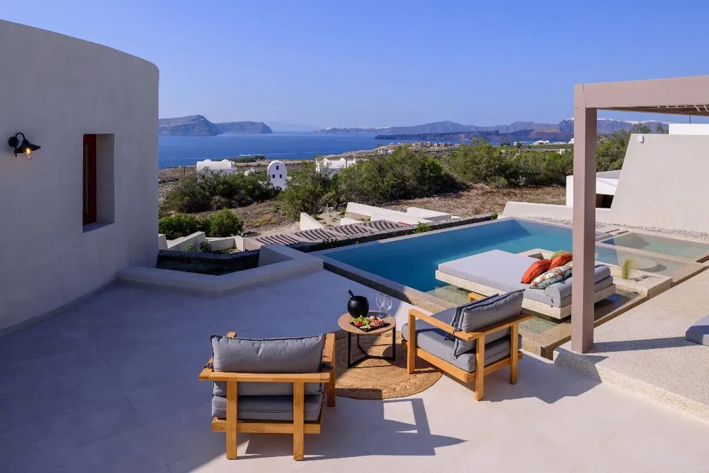 SUITE SEA VIEW WITH PRIVATE POOL Room, Potnia Theron Suites, Santorini