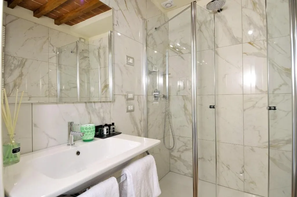 Room, Canto Degli Aranci, Florence