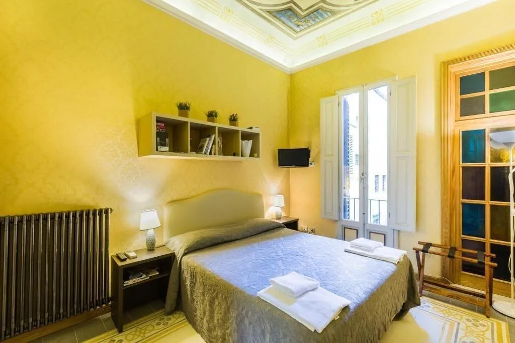 Room, Cavour 10, Florence