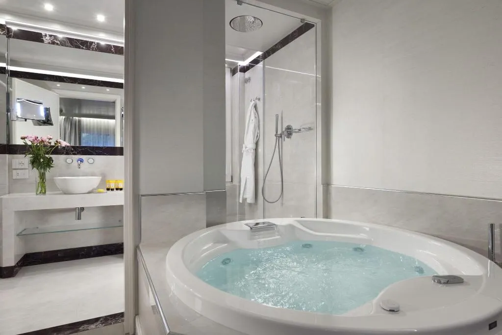 DOUBLE PREMIUM KING BED Room, Ponte Vecchio Suites & Spa, Florence