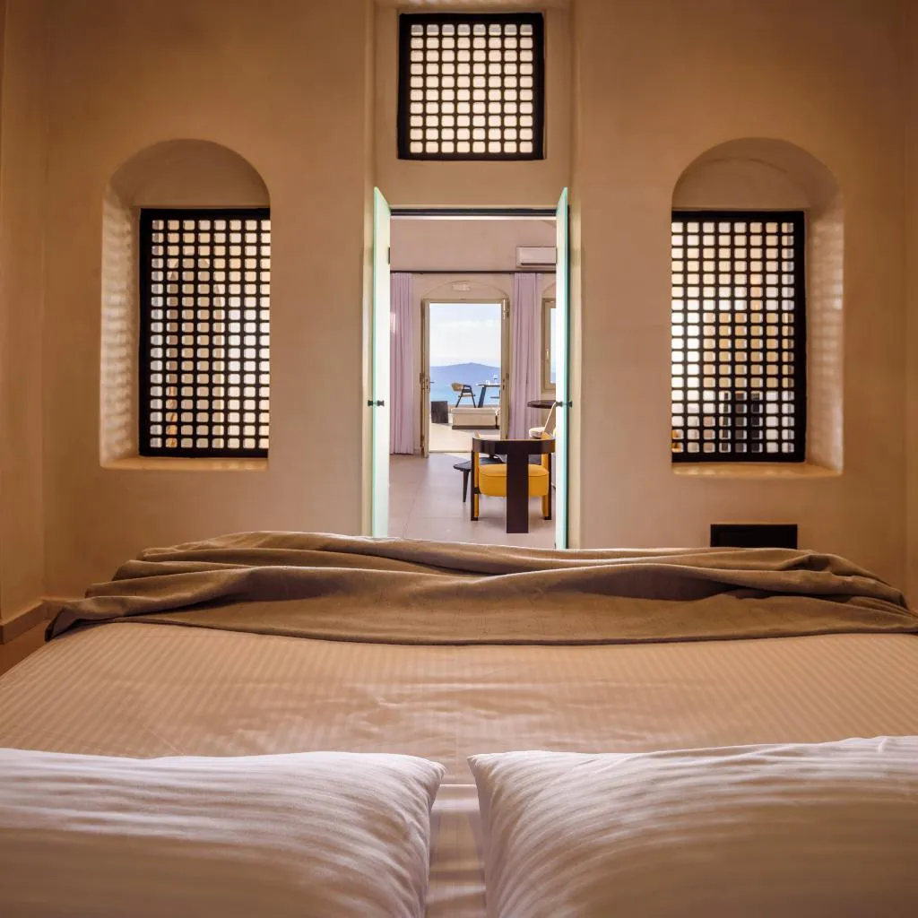 SUITE DELUXE WITH PRIVATE POOL Room, Andromeda Villas, Santorini