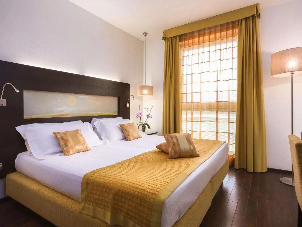 DOUBLE WITH DOUBLE BED Room, Mercure Siracusa Prometeo, Catania