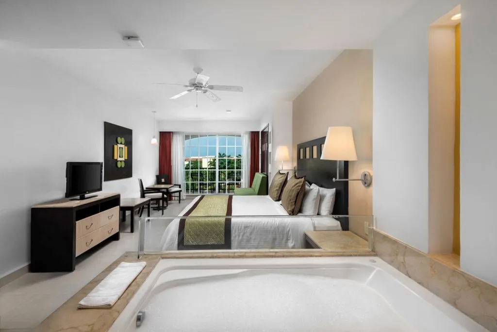 JUNIOR SUITE WITH JACUZZI Room, Hotel Marina El Cid Spa&Beach Resort All Inclusive, Cancun Area