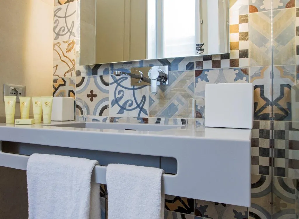 DOUBLE Accessible-Queen Size Bed Room, Hotel Indigo Milan - Corso Monforte, Milan