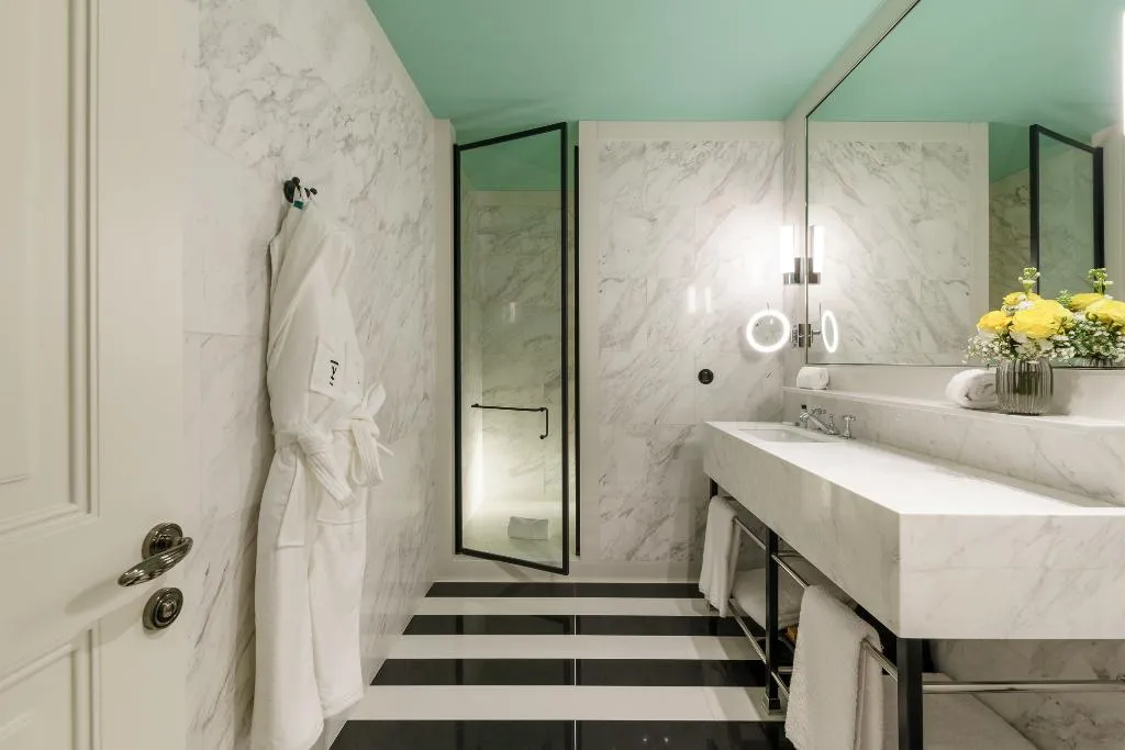 DOUBLE SUPERIOR WITH VIEWS Room, The Editory Boulevard Aliados Hotel, Porto