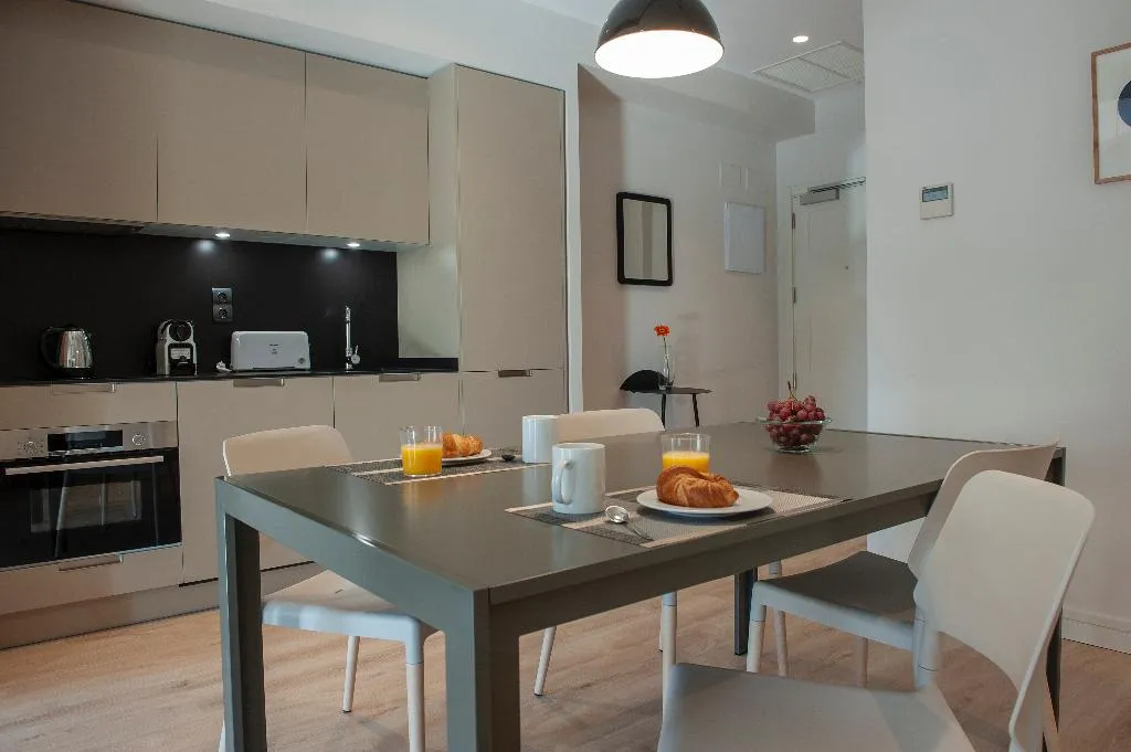 APARTMENT DUPLEX Room, MH Apartments Central Madrid, Madrid
