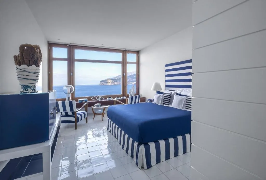 DOUBLE DELUXE SEA VIEW Room, Maison La Minervetta, Naples
