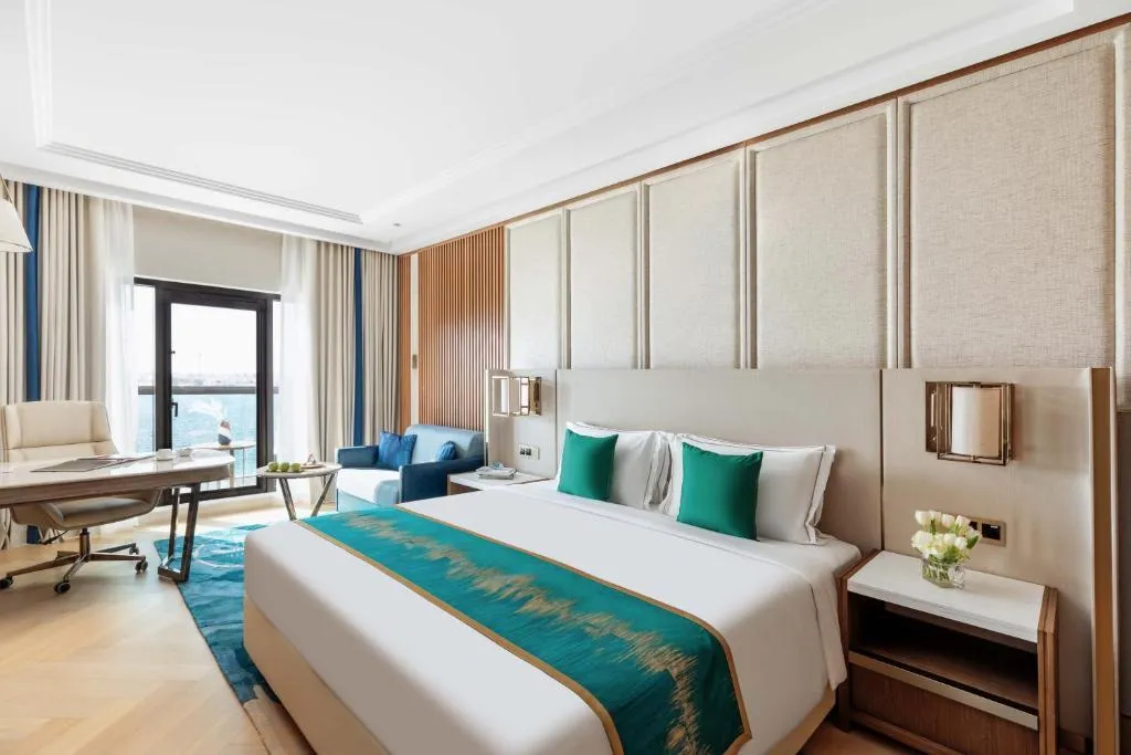 SUITE LUXURY Room, Taj Exotica Resort & Spa, The Palm Dubai, Dubai