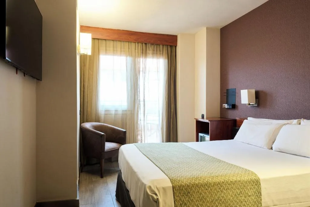 DOUBLE SINGLE USE WITH DOUBLE BED Room, Catalonia Park Putxet, Barcelona
