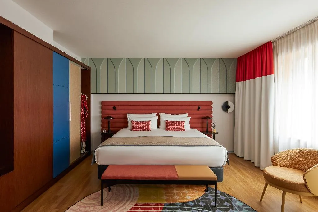 SUITE KING SIZE BED Room, Hotel Indigo Barcelona Plaza Espana, Barcelona