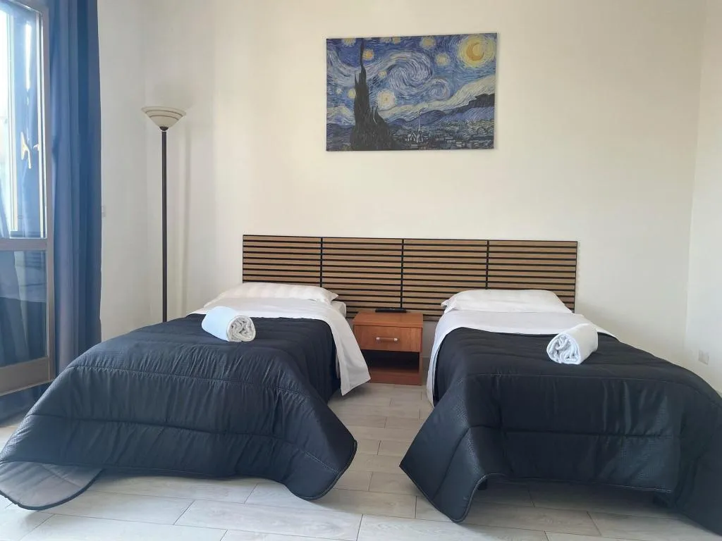 Room, Freedom Traveller, Naples