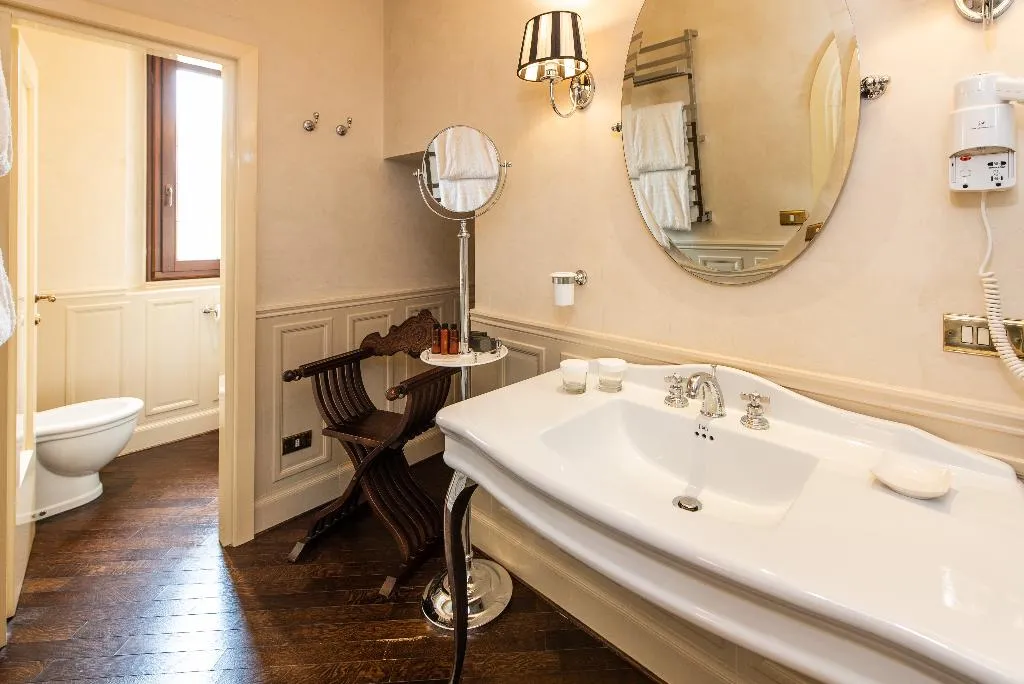 JUNIOR SUITE CAPACITY 1 Room, Grand Hotel Baglioni, Florence