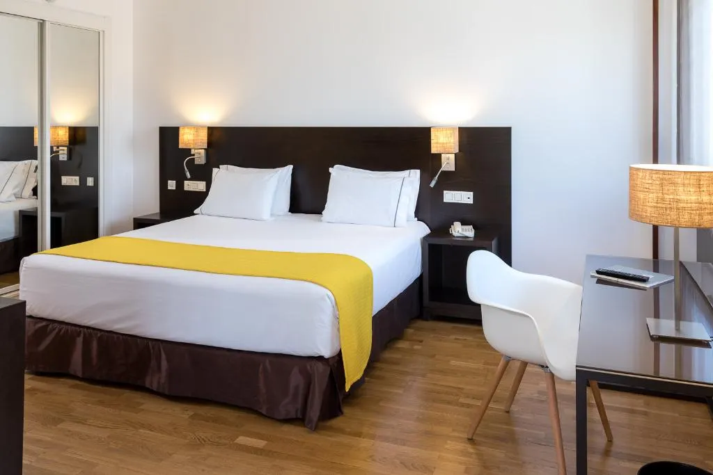 FAMILY ROOM CAPACITY 4 Room, Rafaelhoteles Atocha, Madrid