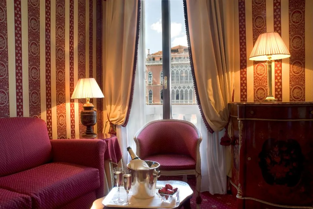 JUNIOR SUITE CANAL VIEW Room, Sina Palazzo Sant'Angelo, Venice