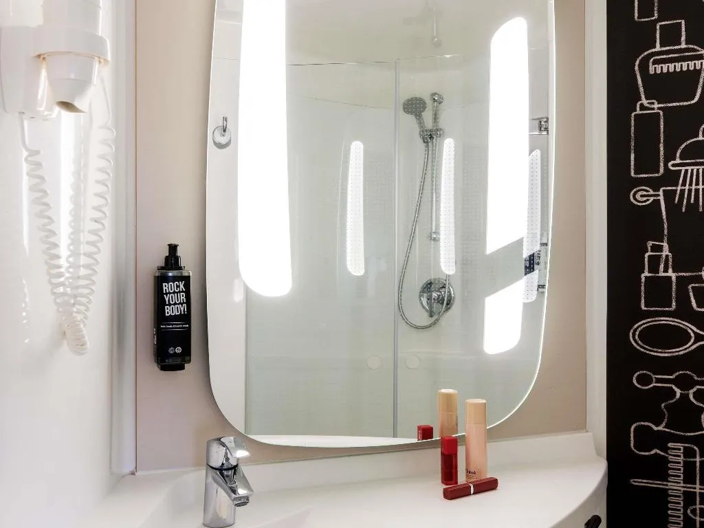 TWIN STANDARD Room, Ibis Amsterdam Centre Stopera, Amsterdam