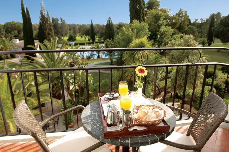 FAMILY ROOM POOL VIEW Room, Penina Hotel & Golf - Portimao, Algarve
