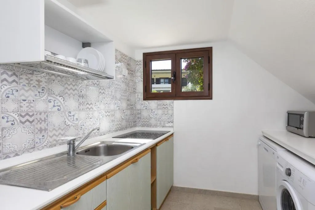 VILLA CAPACITY 8 Room, Cormoran Hotel & Residence, Cagliari