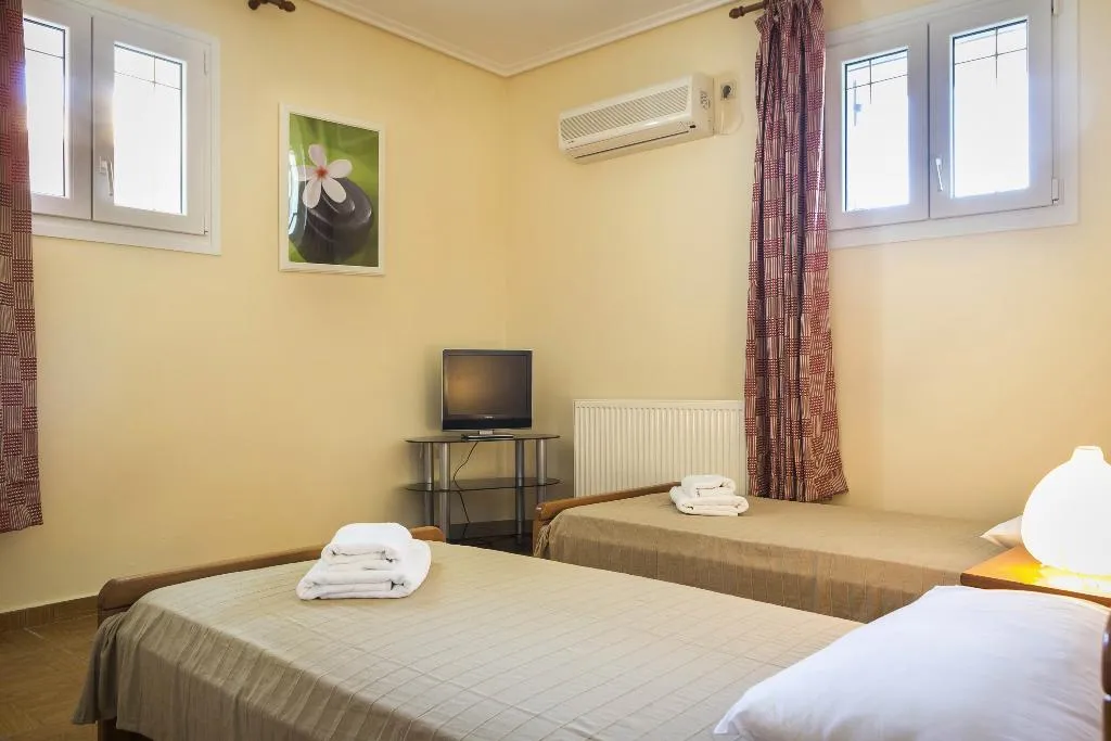 APARTMENT CAPACITY 4 Room, Evi's Garden, Kefallinia