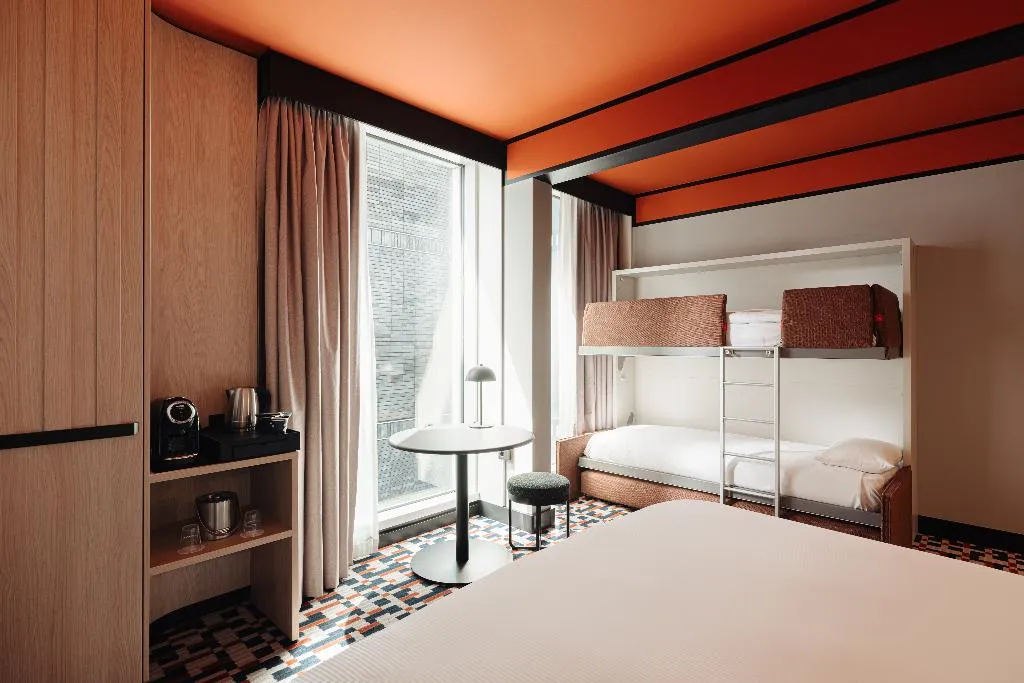 FAMILY ROOM STANDARD Room, DoubleTree by Hilton Amsterdam Centraal Station, Amsterdam