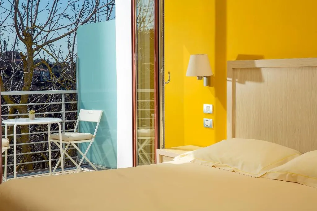 Room, Demariahouse, Naples
