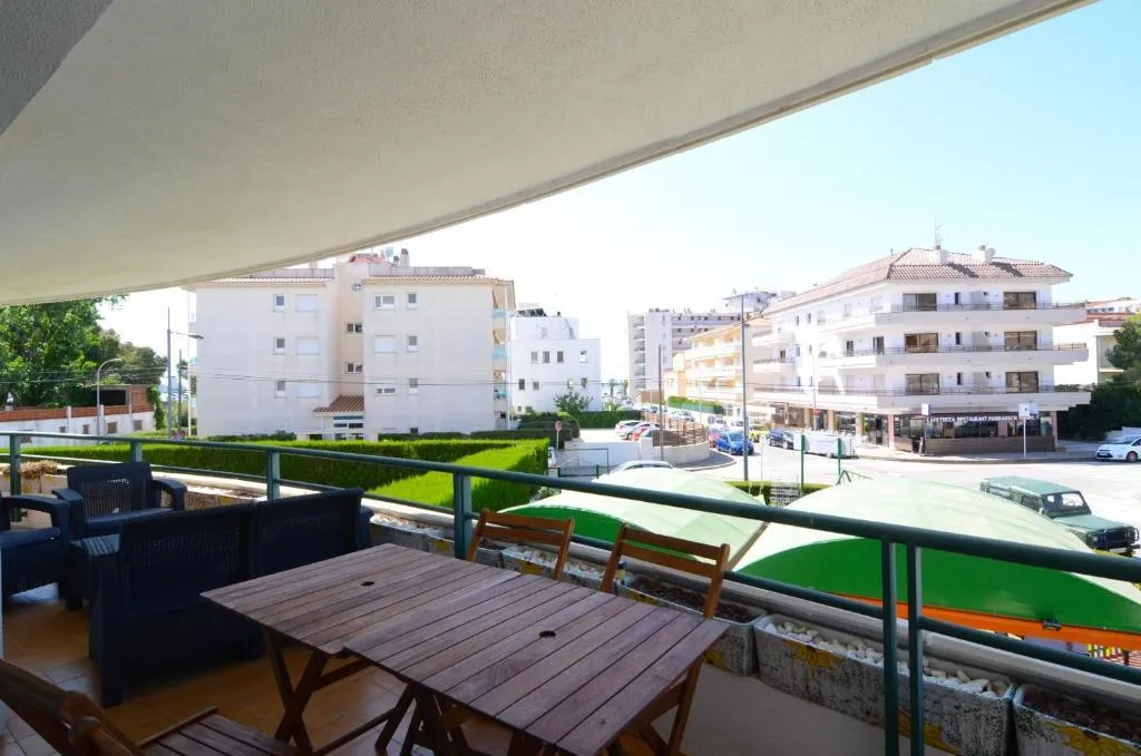 APARTMENT CAPACITY 6 TWO BEDROOMS Room, Medes Park, Costa Brava