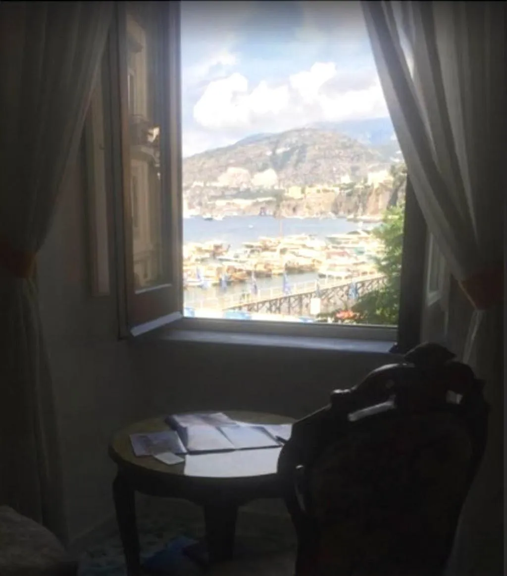 Room, Surriento Suites, Naples