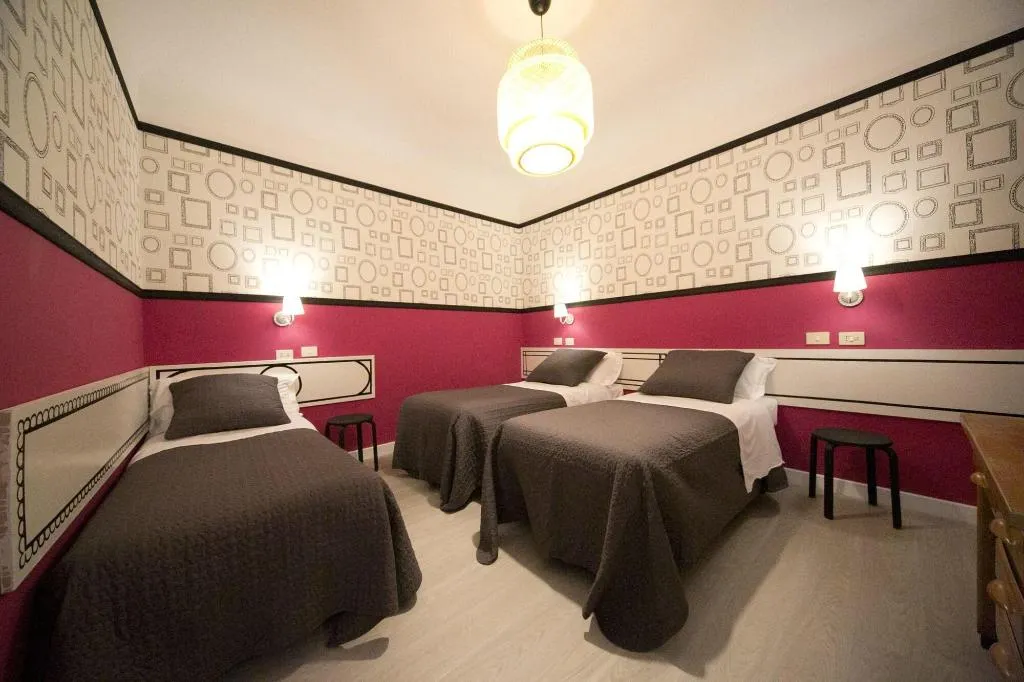Room, Nella, Florence