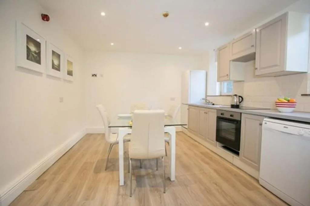 Room, Ballsbridge Townhouse - Merrion Road, Dublin