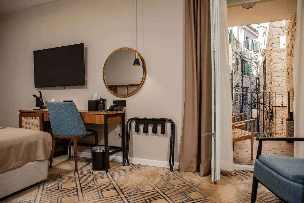 Double or Twin DELUXE WITH TERRACE Room, Armerun Heritage Hotel & Residences, Split