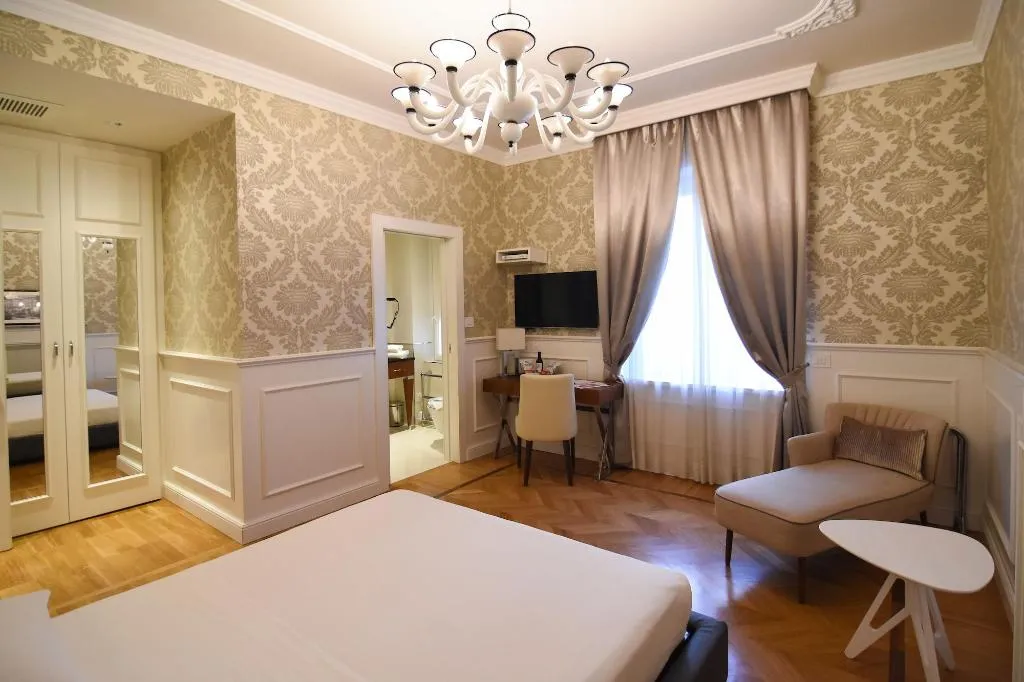 Room, Luxury Duomo Rooms, Milan
