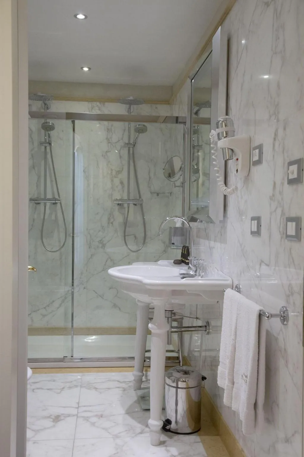 SUITE WITH JACUZZI Room, Golden Tower Hotel & Spa, Florence