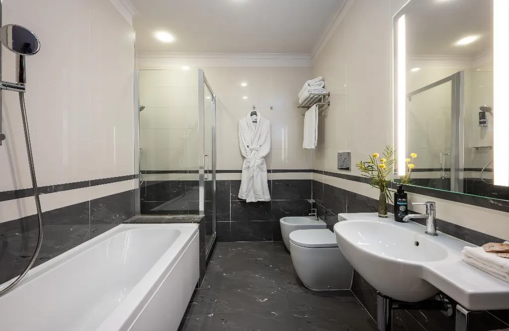 SINGLE DELUXE Room, Leonardo Boutique Hotel Rome Monti, Rome