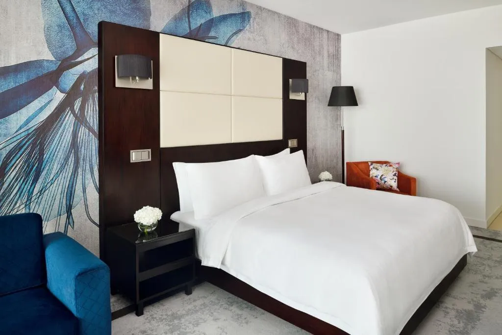 JUNIOR SUITE STANDARD Room, Movenpick Hotel Jumeirah Lakes Towers, Dubai