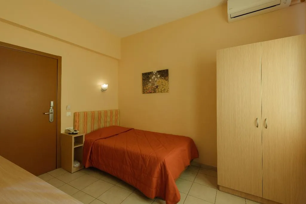 SINGLE STANDARD Room, Park, Kalamata