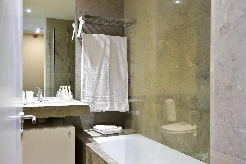 STUDIO STANDARD Room, The Anchor Troia Sea, Lisbon