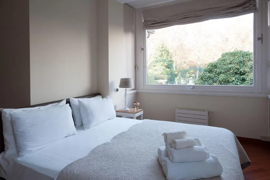 Room, Thea Monza, Milan