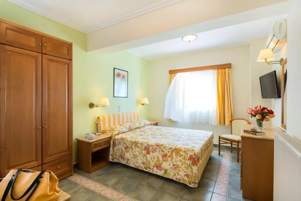 JUNIOR SUITE CAPACITY 3 Room, Andreolas Luxury Suites, Zante