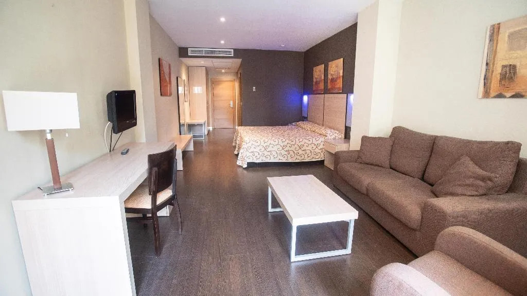 FAMILY ROOM STANDARD Room, Moon Dreams CalaBahia, Costa Del Sol