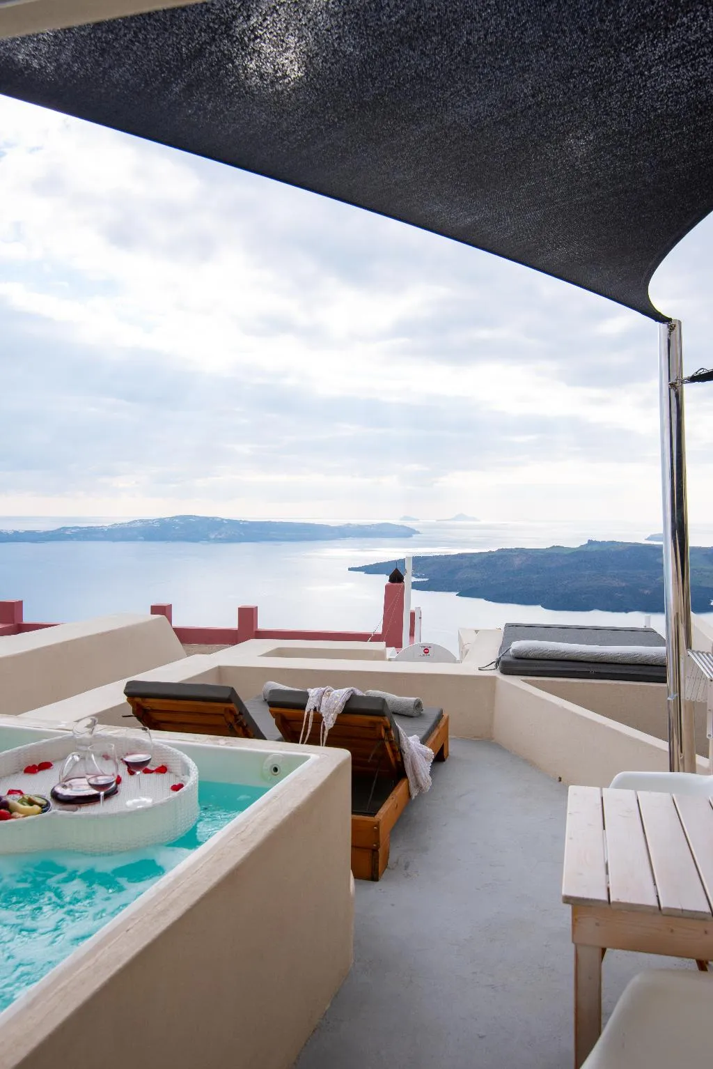 JUNIOR SUITE WITH JACUZZI Room, Caldera Cliff Illusion Suites, Santorini
