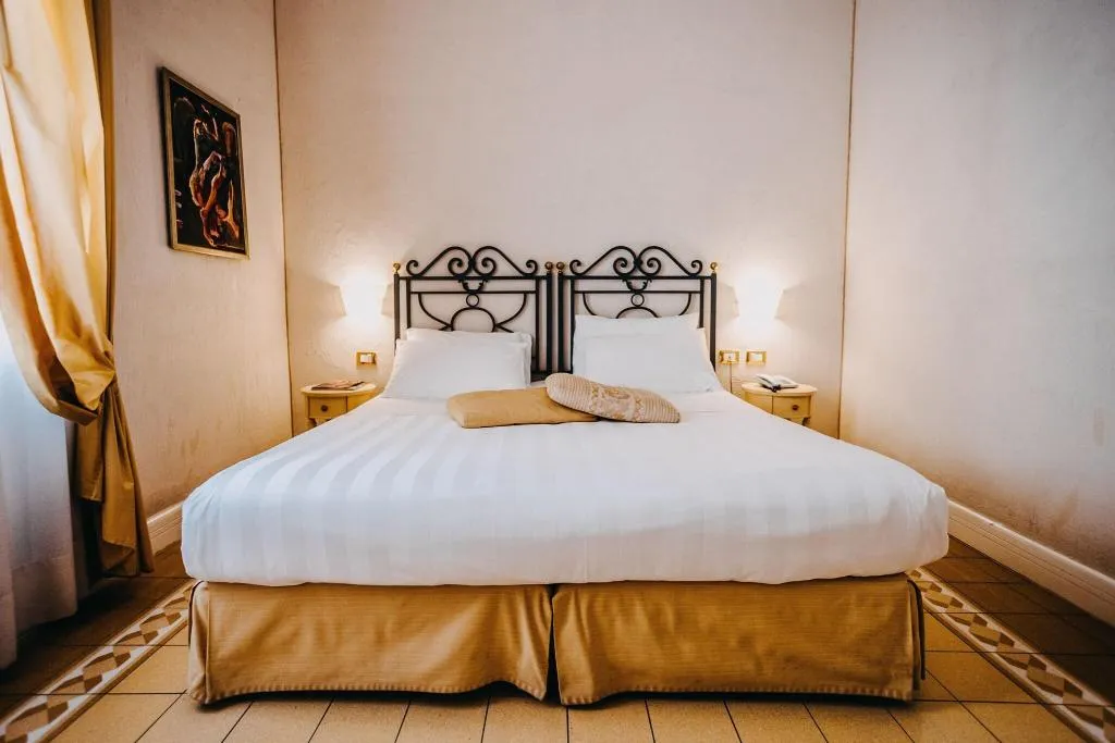 TWIN CLASSIC Room, Costantinopoli 104, Naples