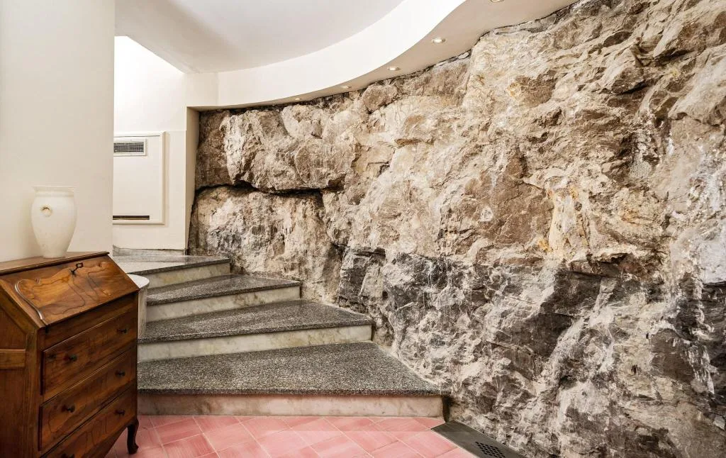Lobby, Belair, Naples