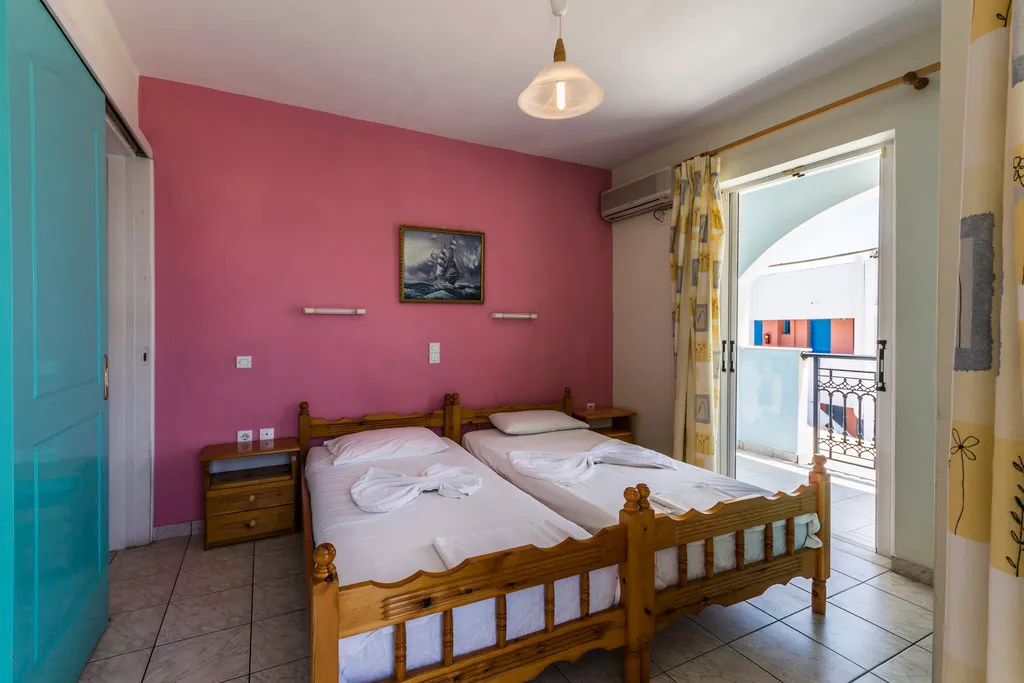 APARTMENT CAPACITY 4 TWO BEDROOMS Room, Vossos, Zante
