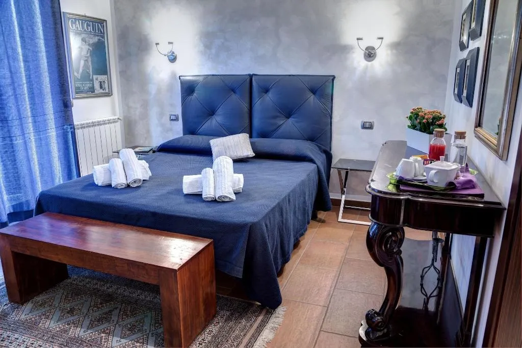 Room, Antichi Ricordi, Catania