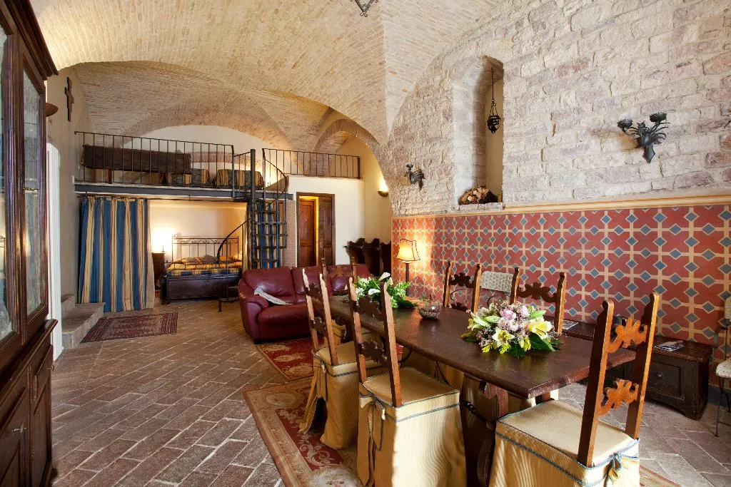 SUITE CAPACITY 3 Room, Residenza D'Epoca di San Crispino, Perugia