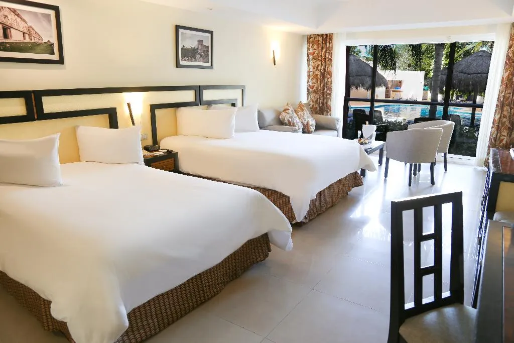FAMILY ROOM QUEEN SIZE BED Room, Sandos Playacar All Inclusive, Cancun Area